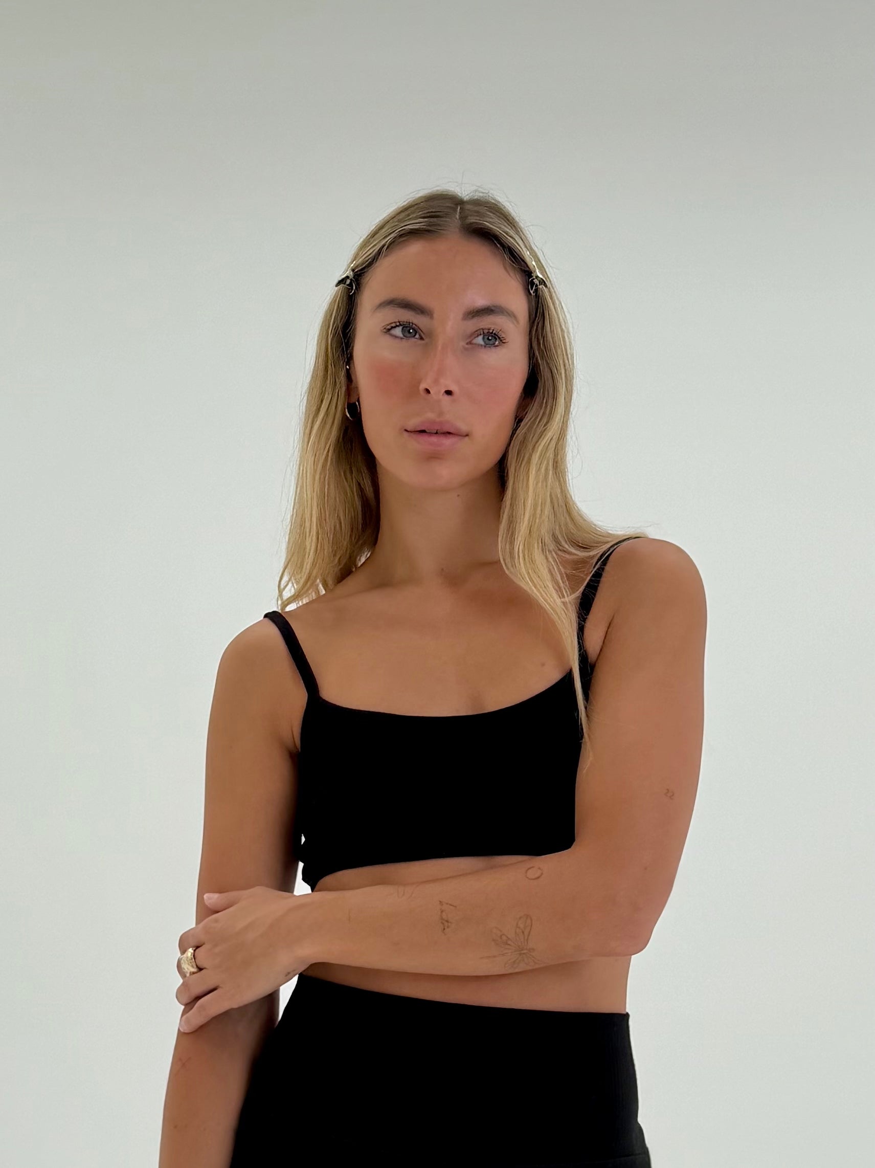 girl wearing black ribbed organic yoga bra